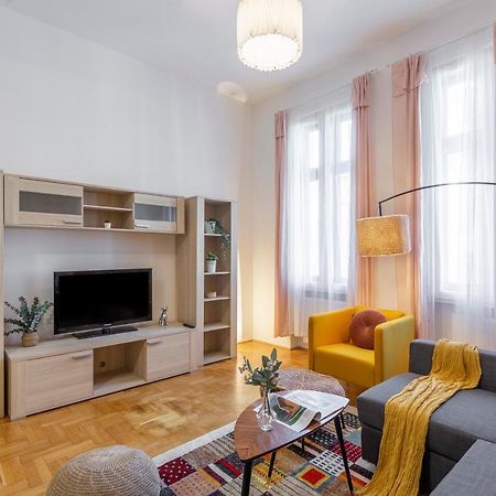 Cozy Home By Bella In The Heart Of Budapest Eksteriør billede