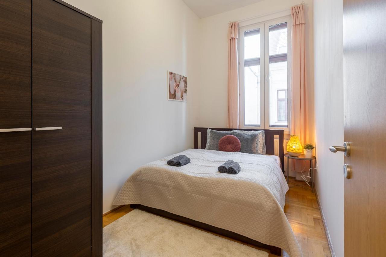Cozy Home By Bella In The Heart Of Budapest Eksteriør billede