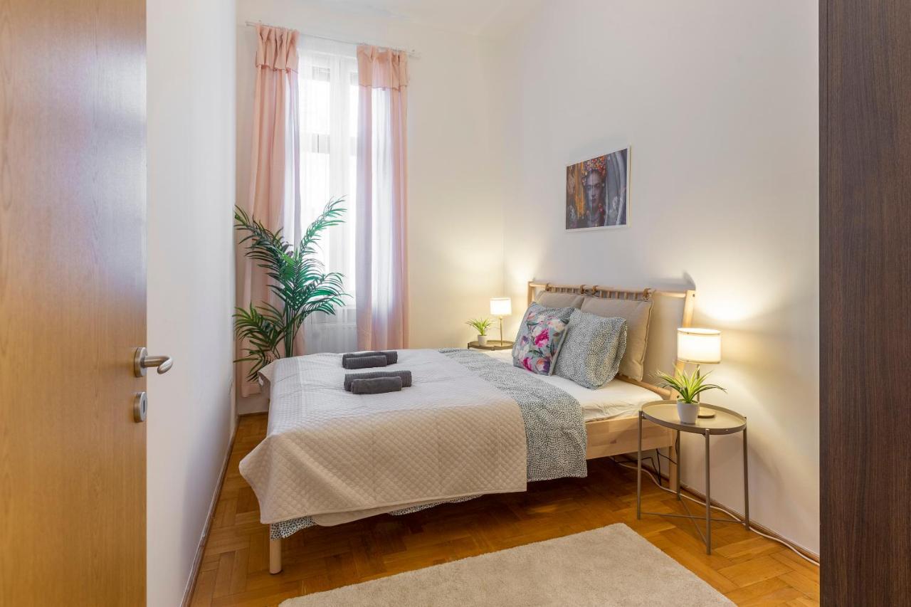 Cozy Home By Bella In The Heart Of Budapest Eksteriør billede