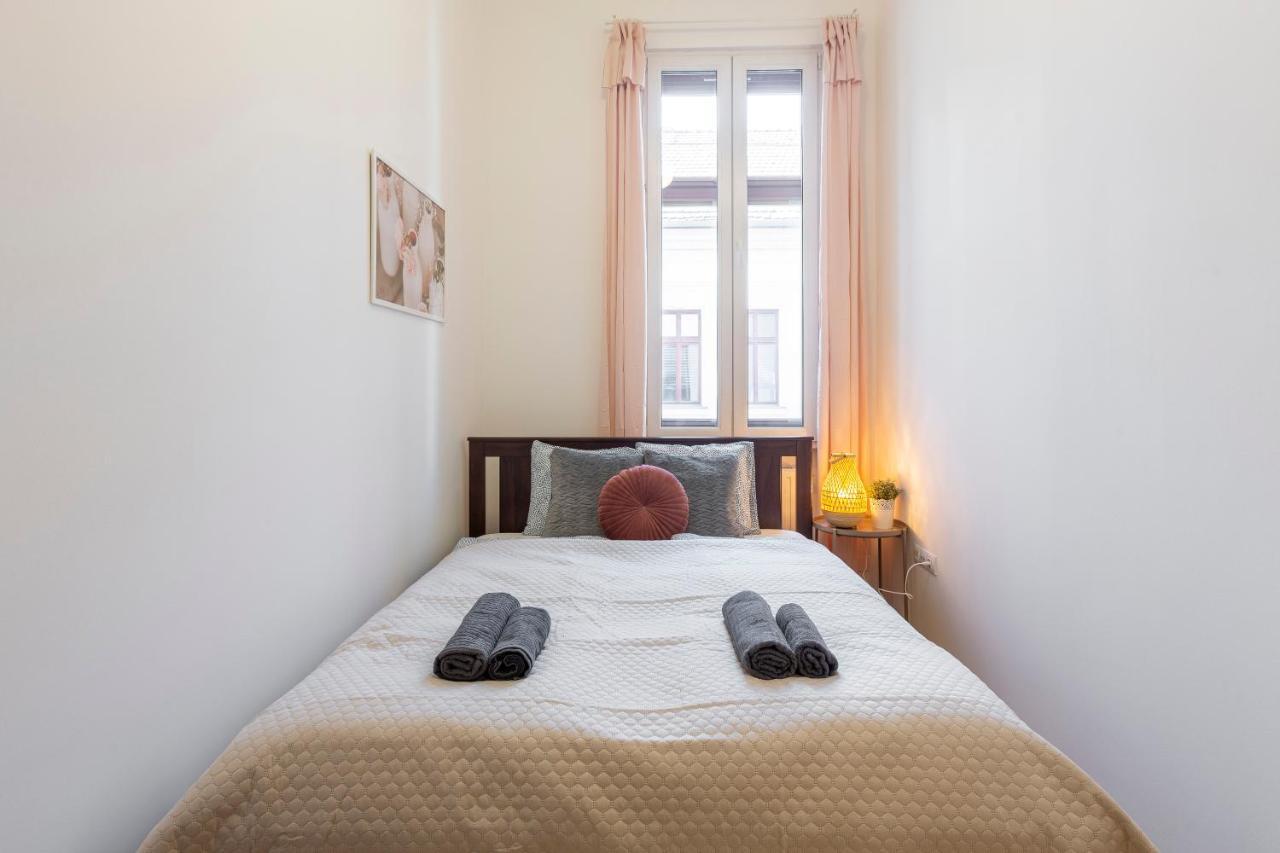 Cozy Home By Bella In The Heart Of Budapest Eksteriør billede