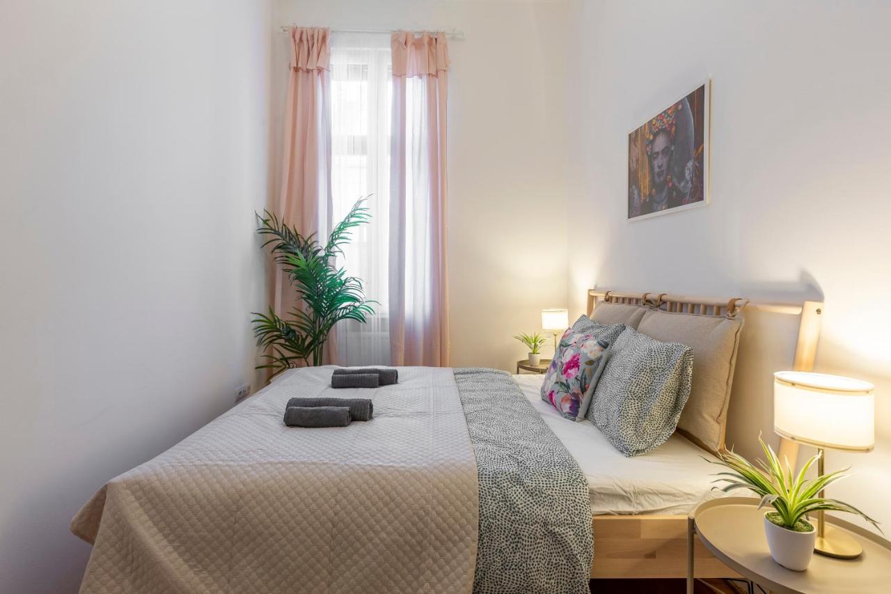 Cozy Home By Bella In The Heart Of Budapest Eksteriør billede